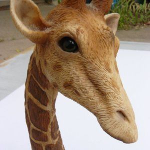 SANDICAST Hand Cast and Painted Giraffe Statue